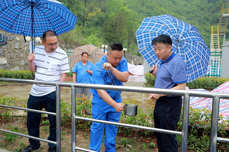 熊良虎在镇安污水处理厂调研时指出：以守护人民群众喝上清洁的水、放心的水为出发点，，，，助力打好碧水守卫战