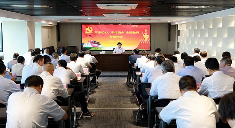 熊良虎在讲主题教育党课时指出：不忘初心铸党魂、切记使命勇继承，，，，，，永做新时代高质量生长的奋斗者