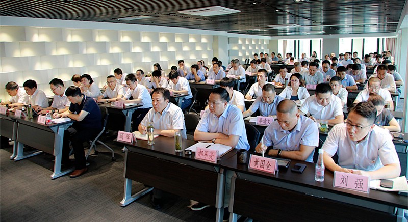 熊良虎在讲主题教育党课时指出：不忘初心铸党魂、切记使命勇继承，，，，，，永做新时代高质量生长的奋斗者