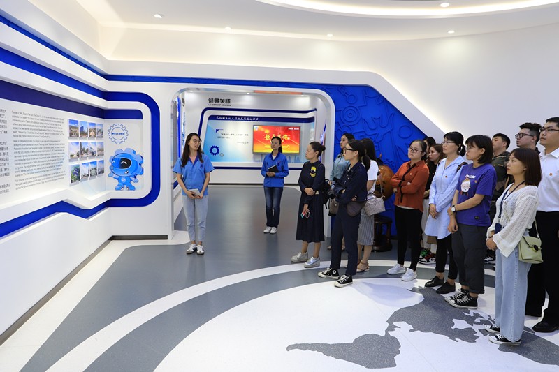 uwin电竞集团团委到法士特集团旅行学习