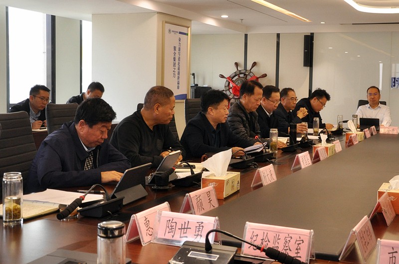 uwin电竞集团召开党委理论学习中心组（扩大）聚会转达学习党的十九届四中全会精神