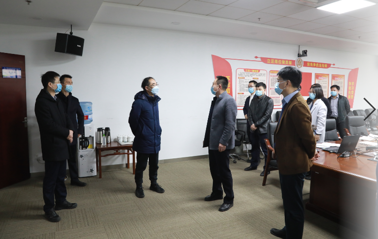 战“疫”｜uwin电竞集团疫情防控事情向导小组检查指导各单位防疫事情