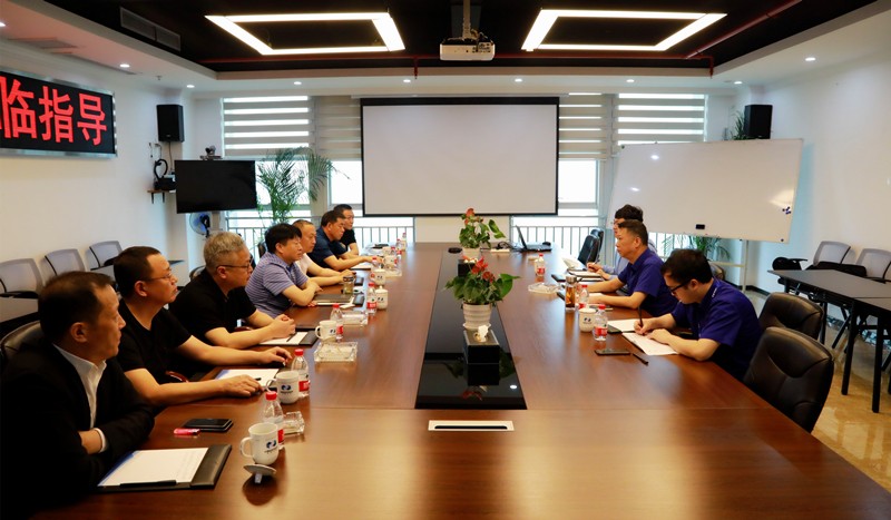 熊良虎在重庆市中科大业集团考察时强调：坚持生态优先战略，，，，，，念好生态经、走好扶贫路