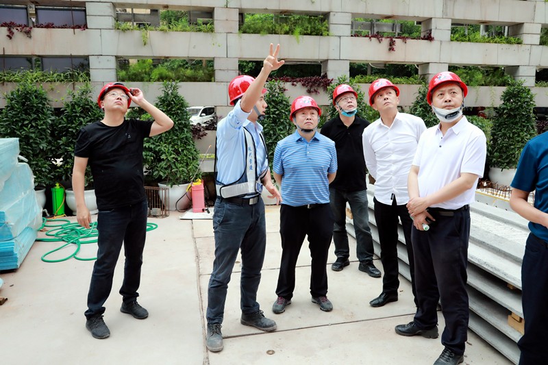 熊良虎在重庆市中科大业集团考察时强调：坚持生态优先战略，，，，，，念好生态经、走好扶贫路