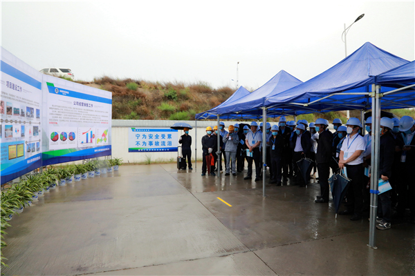 uwin电竞集团复工复产促增添项目观摩聚会与会职员走进大秦国源三秦环保秦邦园区在榆项目