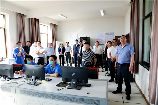 uwin电竞集团复工复产促增添项目观摩聚会与会职员走进绿色能源公司油气公司水情形公司陕北片区项目