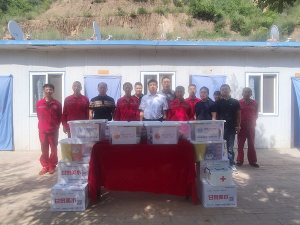 uwin电竞集团开展“夏送清凉”活动 关爱一线职工