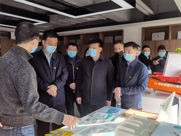 省国资委党委委员、驻委纪检监察组组长贺向东到秦创原uwin电竞集团立异中心调研