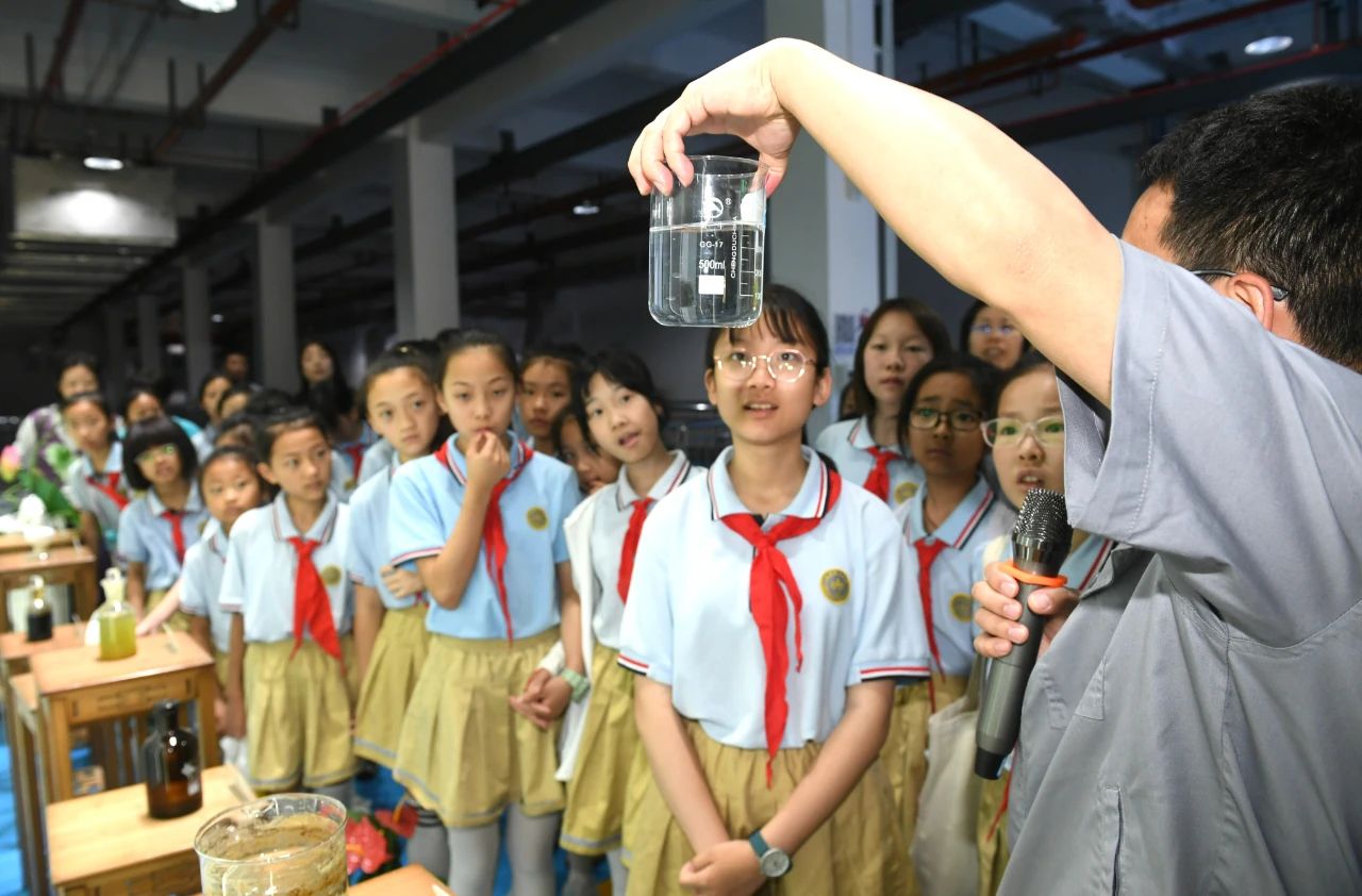 西安宣布｜小学生走进uwin电竞集团白鹿原水生态中心开启污水“再生”探秘之旅