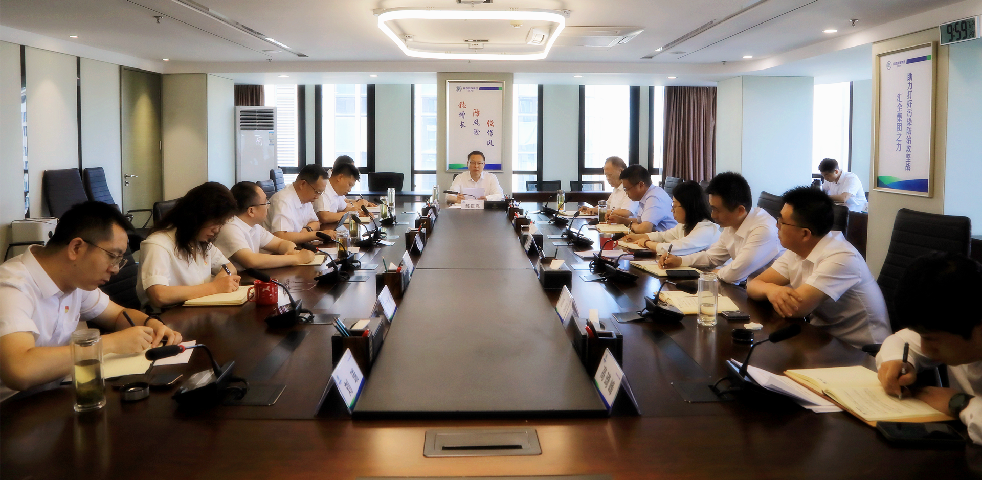 uwin电竞集团召开党委理论学习中心组学习聚会